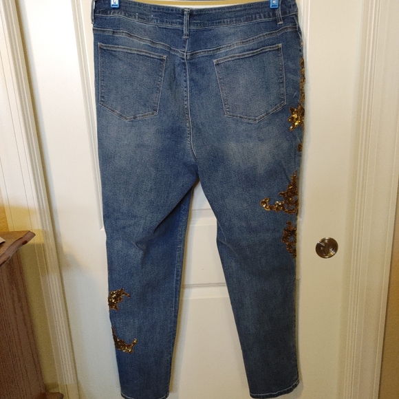 Chicos sz 3 jeans, embellishes are gold sequins on front and back. EC. JEGGING. - Picture 13 of 14